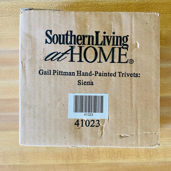 SLAH Siena Trivet Trio Designed by Gail Pittman Handpainted Set of 3 New in Box - Picture 2 of 4